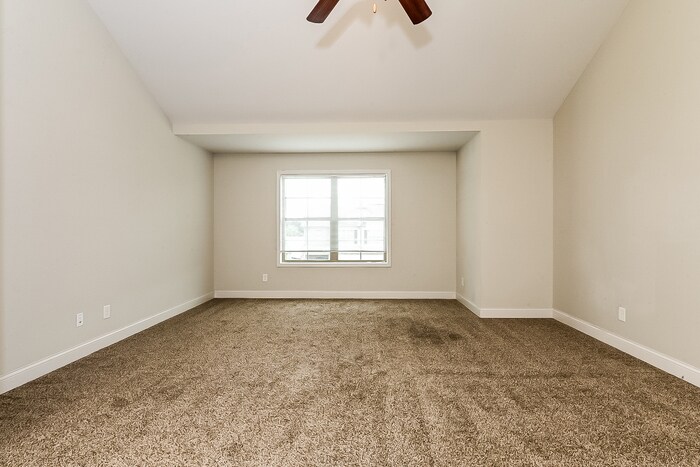 Building Photo - 1024 Allegiance Dr