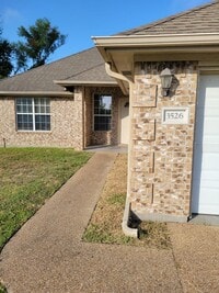 Building Photo - AUGUST 2026 PRE-LEASE!!  Adorable 4 Bedroom 2 Bathroom Home