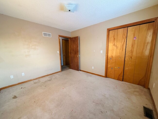 Building Photo - All electric ranch