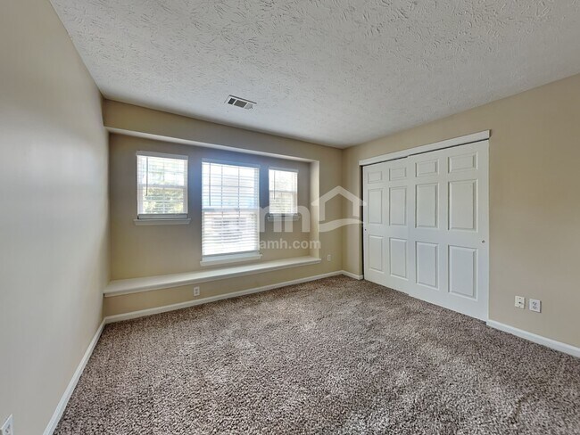 Building Photo - 574 Leaflet Ives Dr