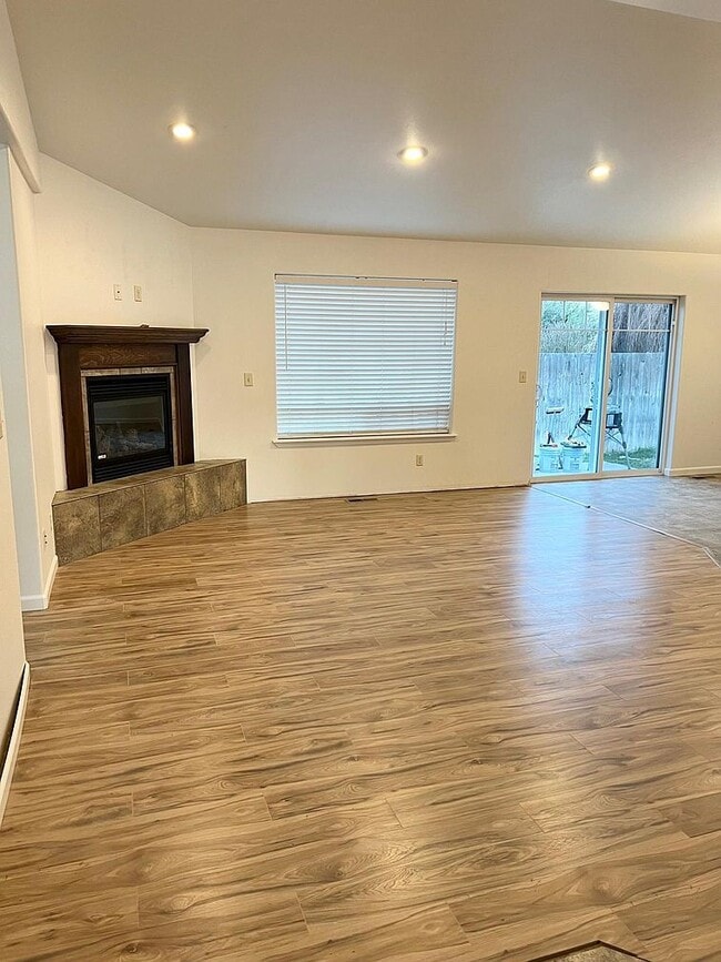 Building Photo - 902 Fawn Cir
