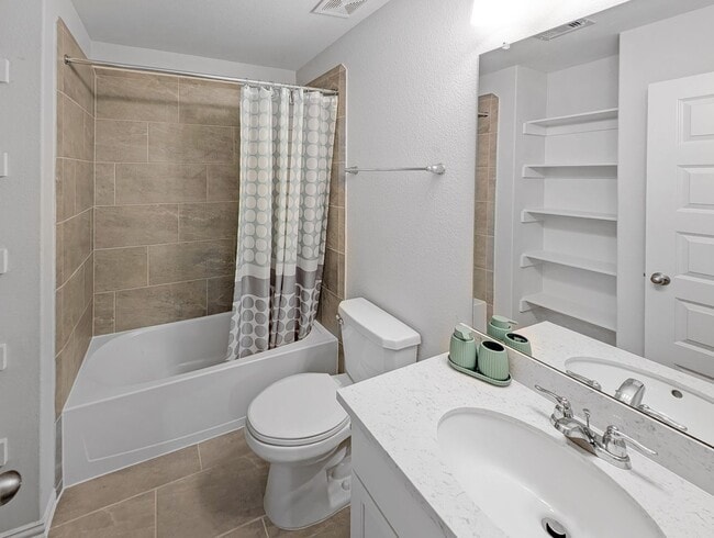Building Photo - Inviting 3 Bed / 2.5 Bath Townhome with Flex Space & Easy I-10 Access in Katy