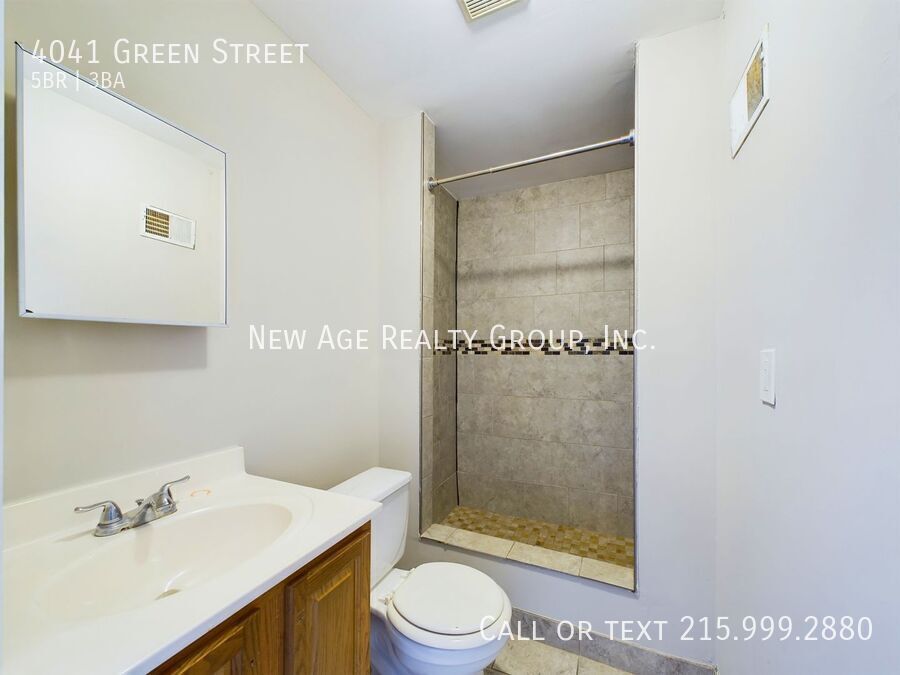 Building Photo - 4041 Green St