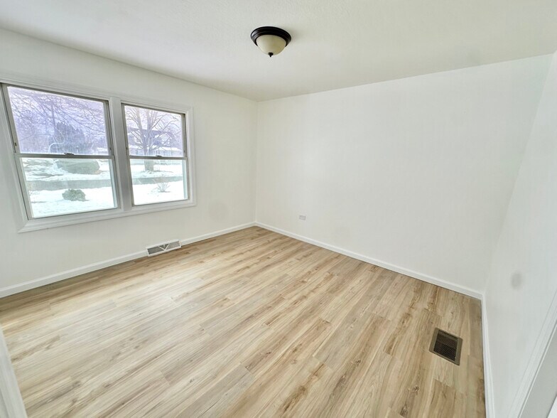 Building Photo - 114 Melini Ave