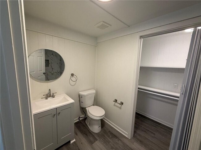 Building Photo - 828 Pamela Dr