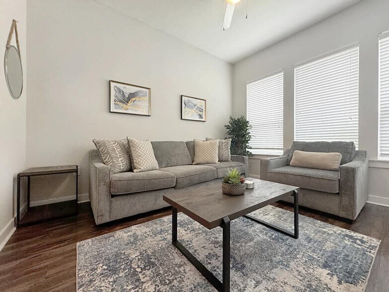 Building Photo - 124 S Morgan St