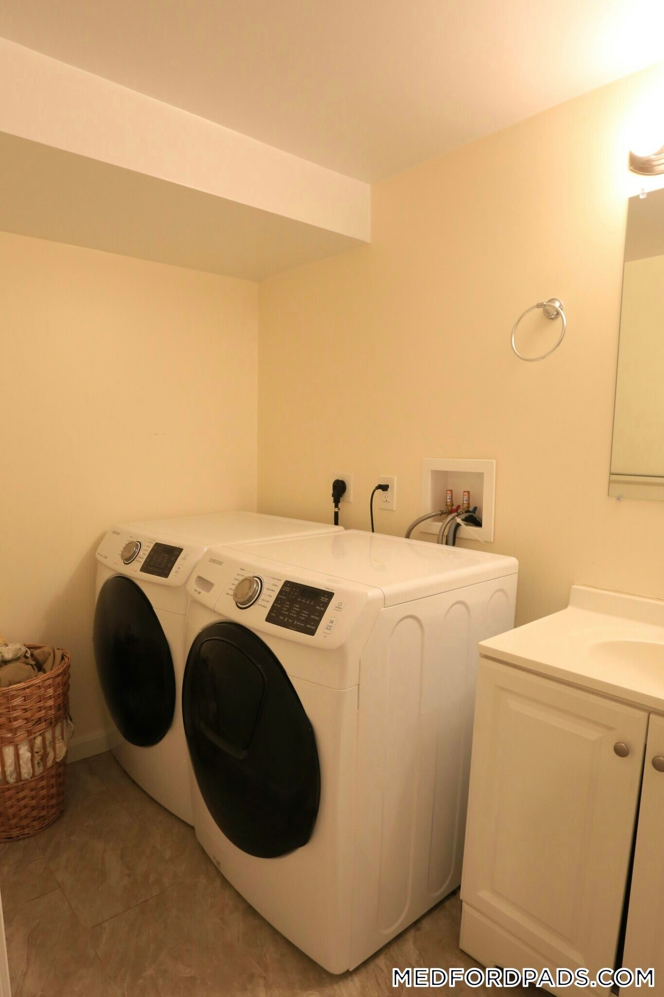 Building Photo - 124 Forest St