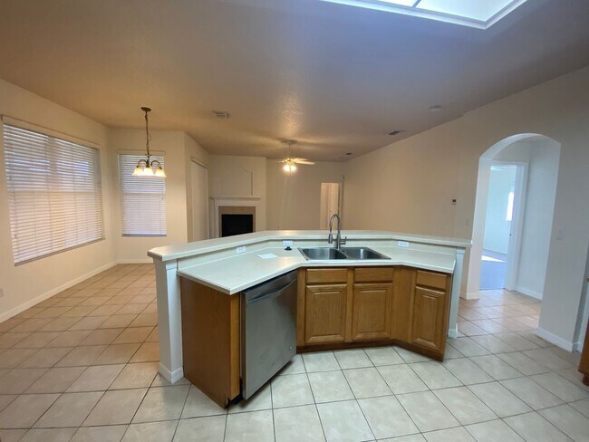 Building Photo - Pool Home for Rent