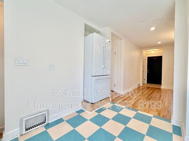 Building Photo - 262 Browning Ave