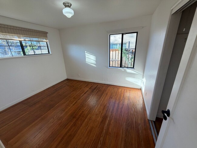 Building Photo - 3 Bed / 1.5 Bath | Thornwood Terrace Home Available Now