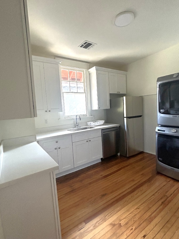 Building Photo - 1031 Broadway St