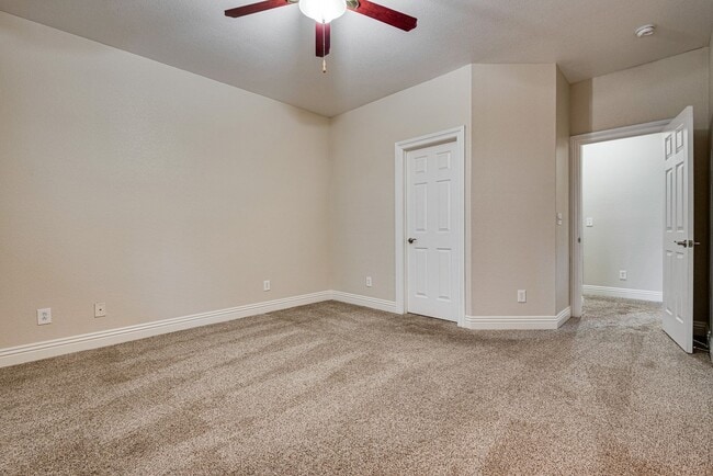 Building Photo - Spacious 3-Bedroom Home Featuring Downstai...