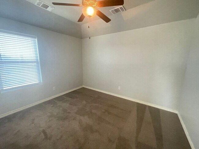 Building Photo - Beautiful Family Home – Perfect for Gatherings!