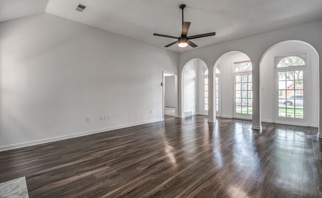 Building Photo - 5624 Annandale Dr