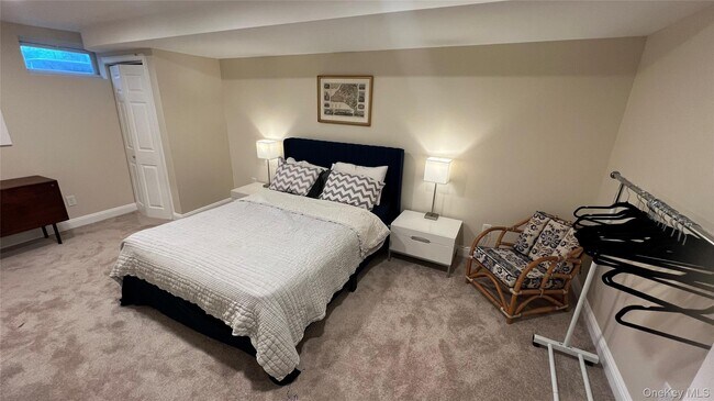 Building Photo - 10 Messina Ave