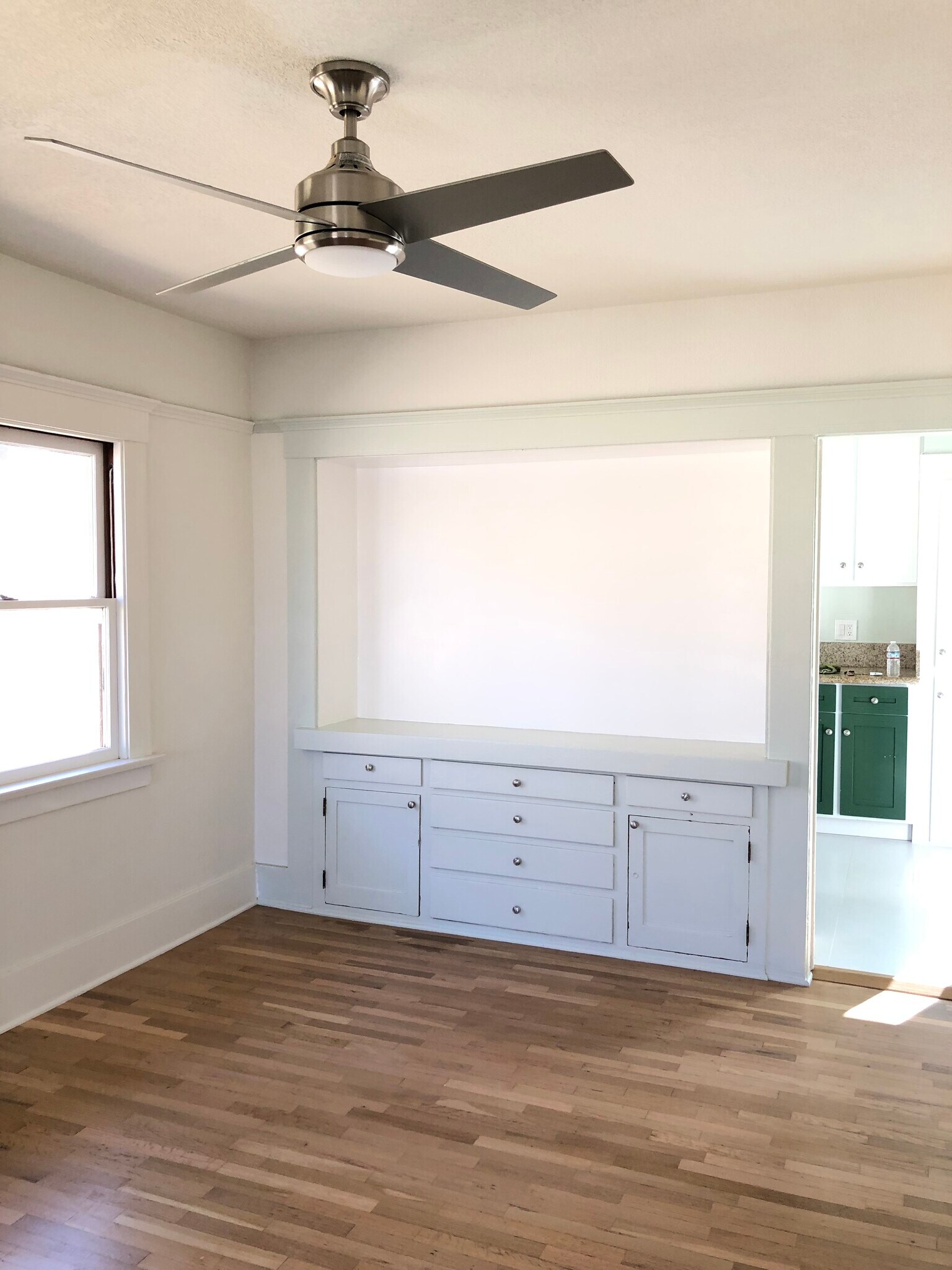 Building Photo - 1386 W 38th St