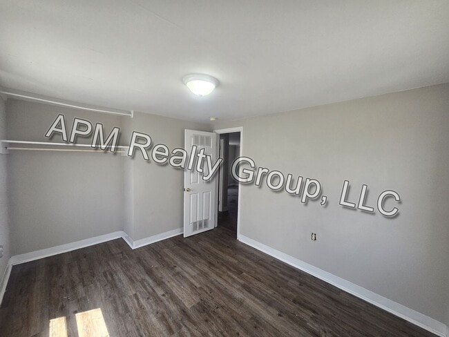 Building Photo - Renovated apartment in downtown Columbia
