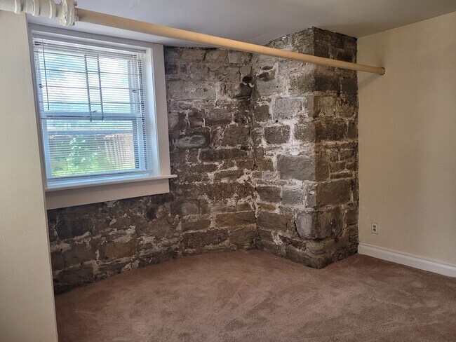 Interior Photo - 1210-12 Van Buren