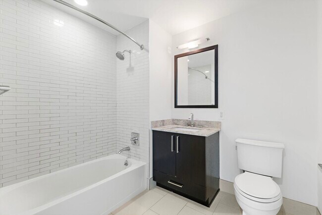 Building Photo - 1100 Maxwell Ln