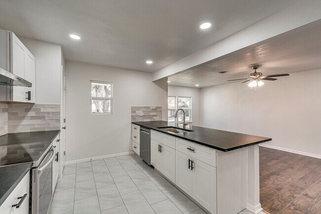 Building Photo - 3561 Westfield Ave