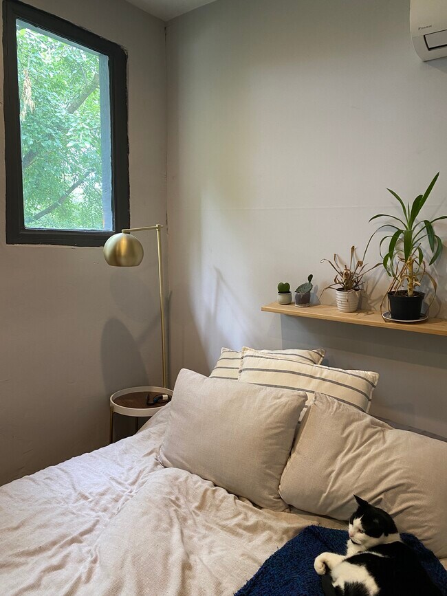 Building Photo - 207 W McMicken Ave