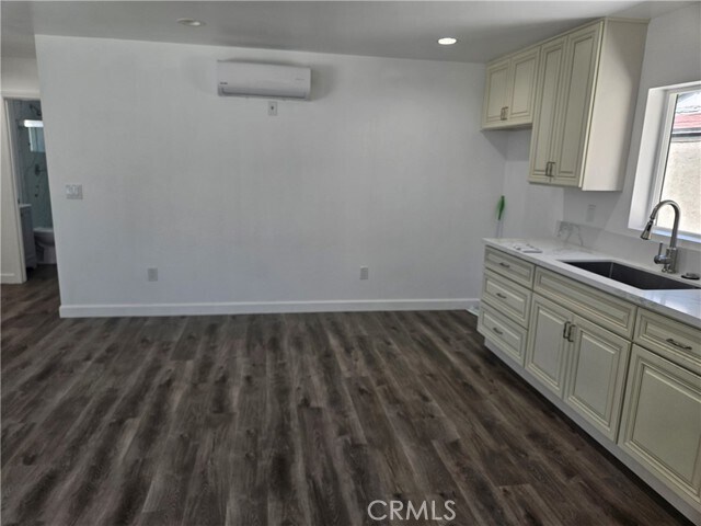 Building Photo - 1307 S Woods Ave