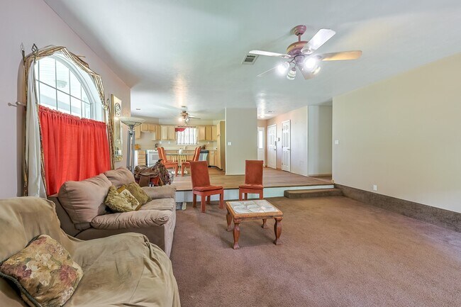 Building Photo - 8 Vick Rd