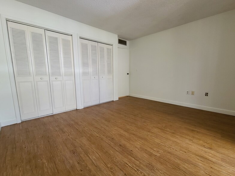 Building Photo - 701 SW 75th St