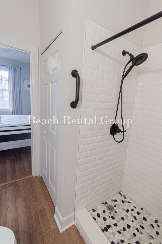 Building Photo - Furnished Unit Overlooking Golf Course