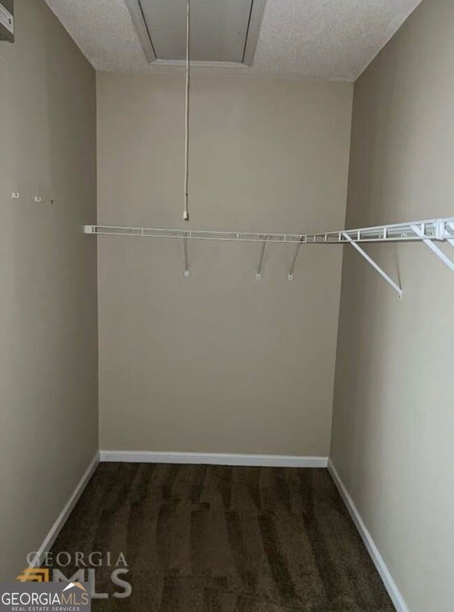 Building Photo - 221 Polo Ln