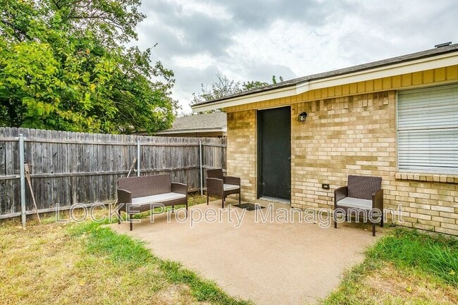 Building Photo - 512 Stallion Ln
