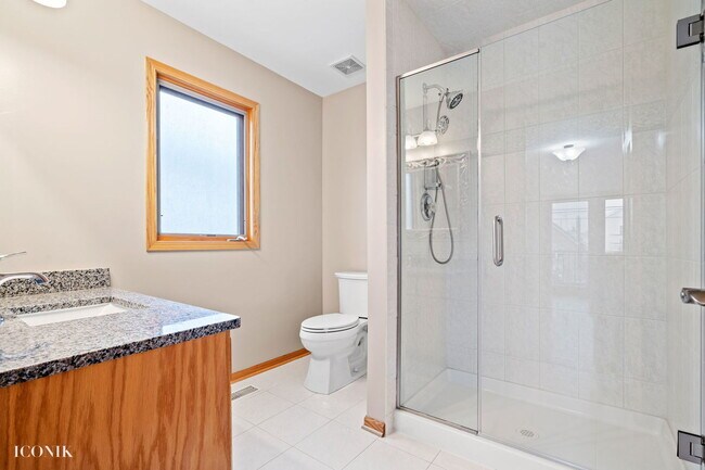 Building Photo - 5614 S Moody Ave