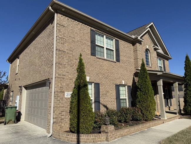 Building Photo - 218 Woodgrove Dr NW