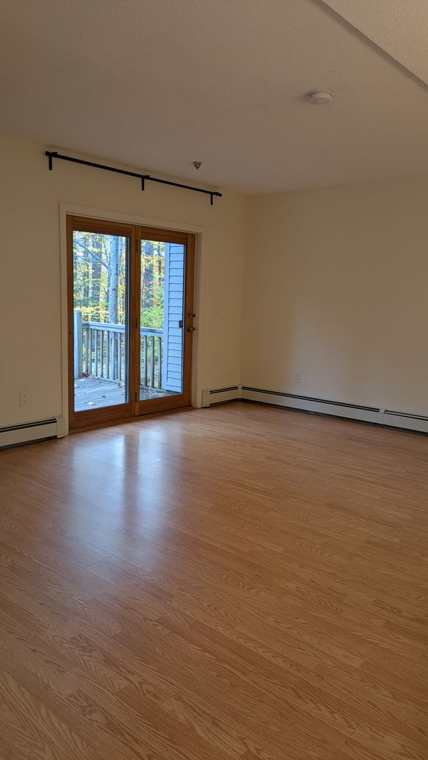 Building Photo - Spacious Three Bedroom Condo (CURRENTLY UNDER CONTRACT)