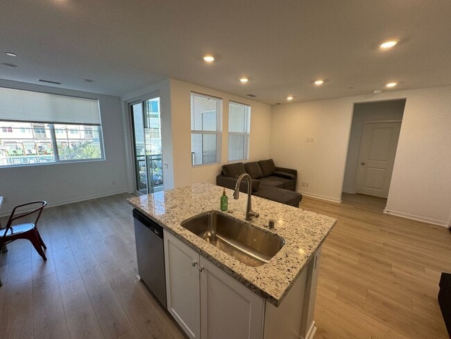 Building Photo - 4100 E Cir Paseo