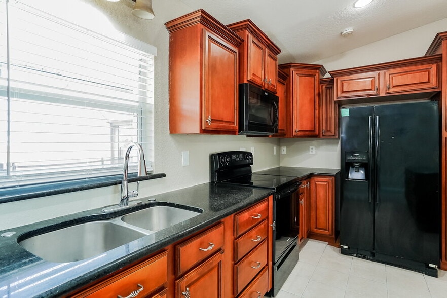 Building Photo - 971 Winsome Rd