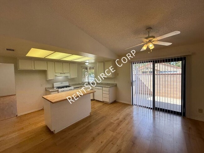 Building Photo - 37516 Lilacview Ave