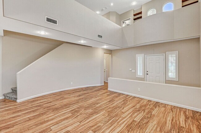 Building Photo - 10588 Isola Bella St