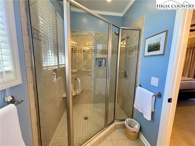 Building Photo - 419 E Landing Dr