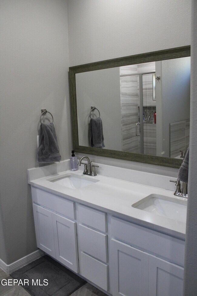 Building Photo - 754 Flexford St