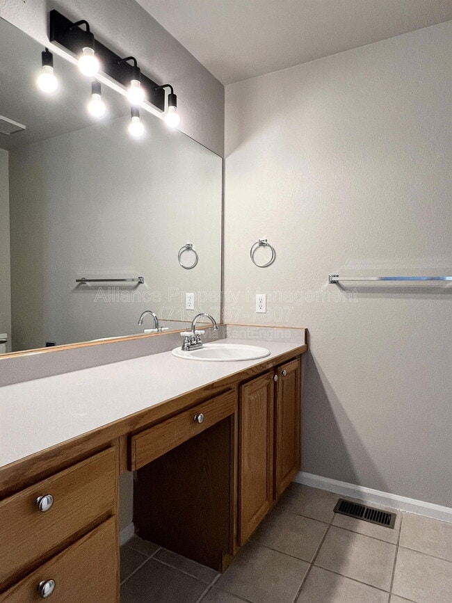 Building Photo - 5851 Granby Hill Dr