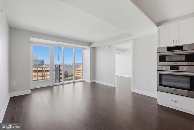 Building Photo - 925 N Fairfax St