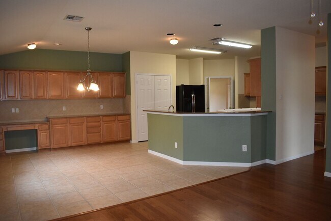 Building Photo - Gorgeous house in Skipcha Estates! HUMONGOUS!