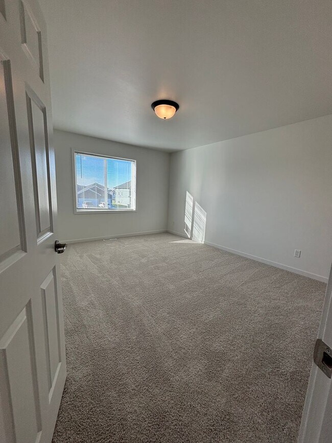 Building Photo - Live the Good Life in Fargo's Golden Valley Townhomes