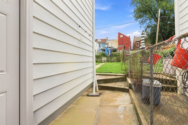 Building Photo - 550 Dauphin St