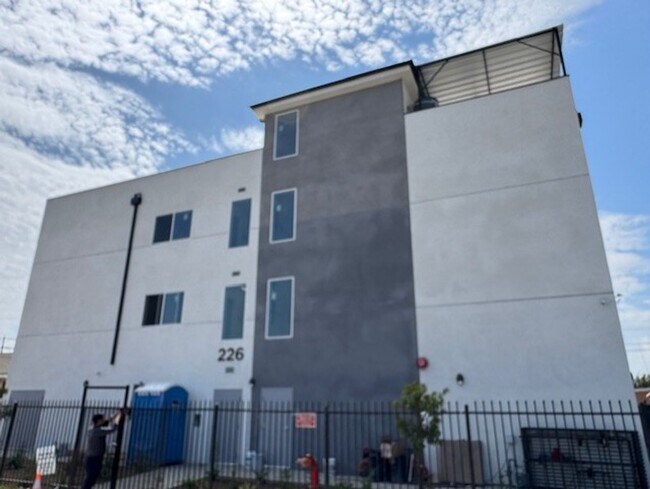 Building Photo - 226 W 87th St