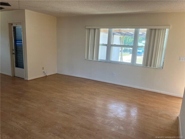 Building Photo - 1467 SE Andrews St