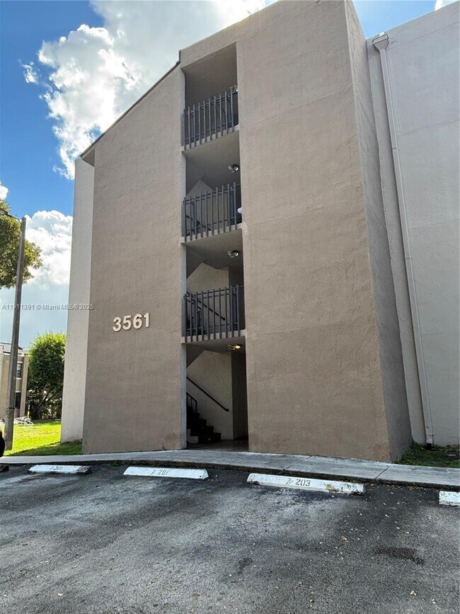 Primary Photo - 3561 SW 117th Ave