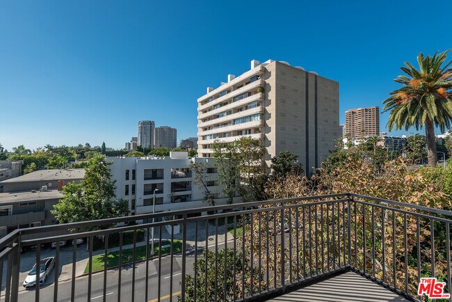 Building Photo - 1340 S Beverly Glen Blvd