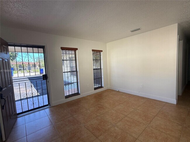 Building Photo - 1048 NW 32nd Pl